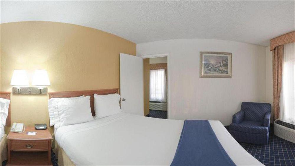 Holiday Inn Express & Suites Nashville-I-40 & I-24 Eksteriør billede