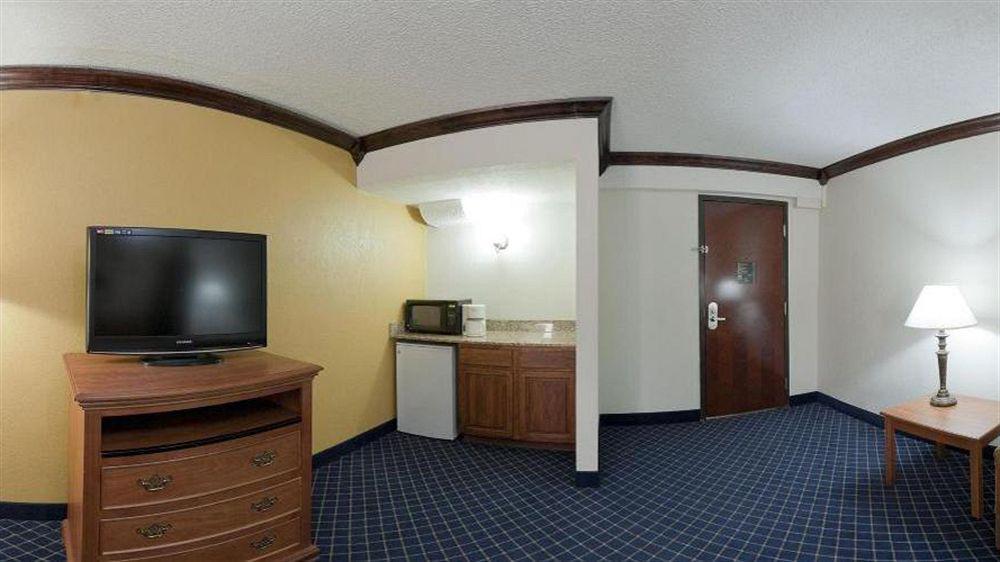 Holiday Inn Express & Suites Nashville-I-40 & I-24 Eksteriør billede