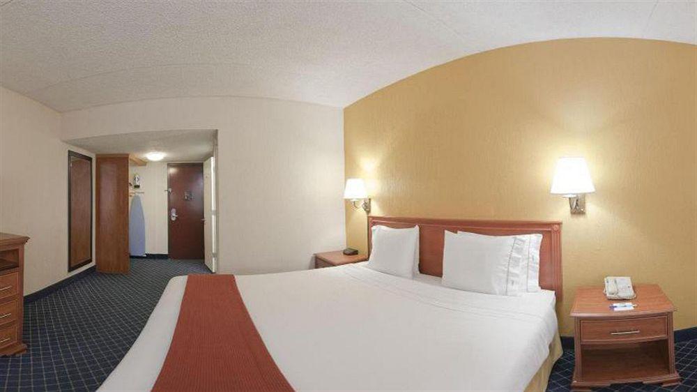 Holiday Inn Express & Suites Nashville-I-40 & I-24 Eksteriør billede