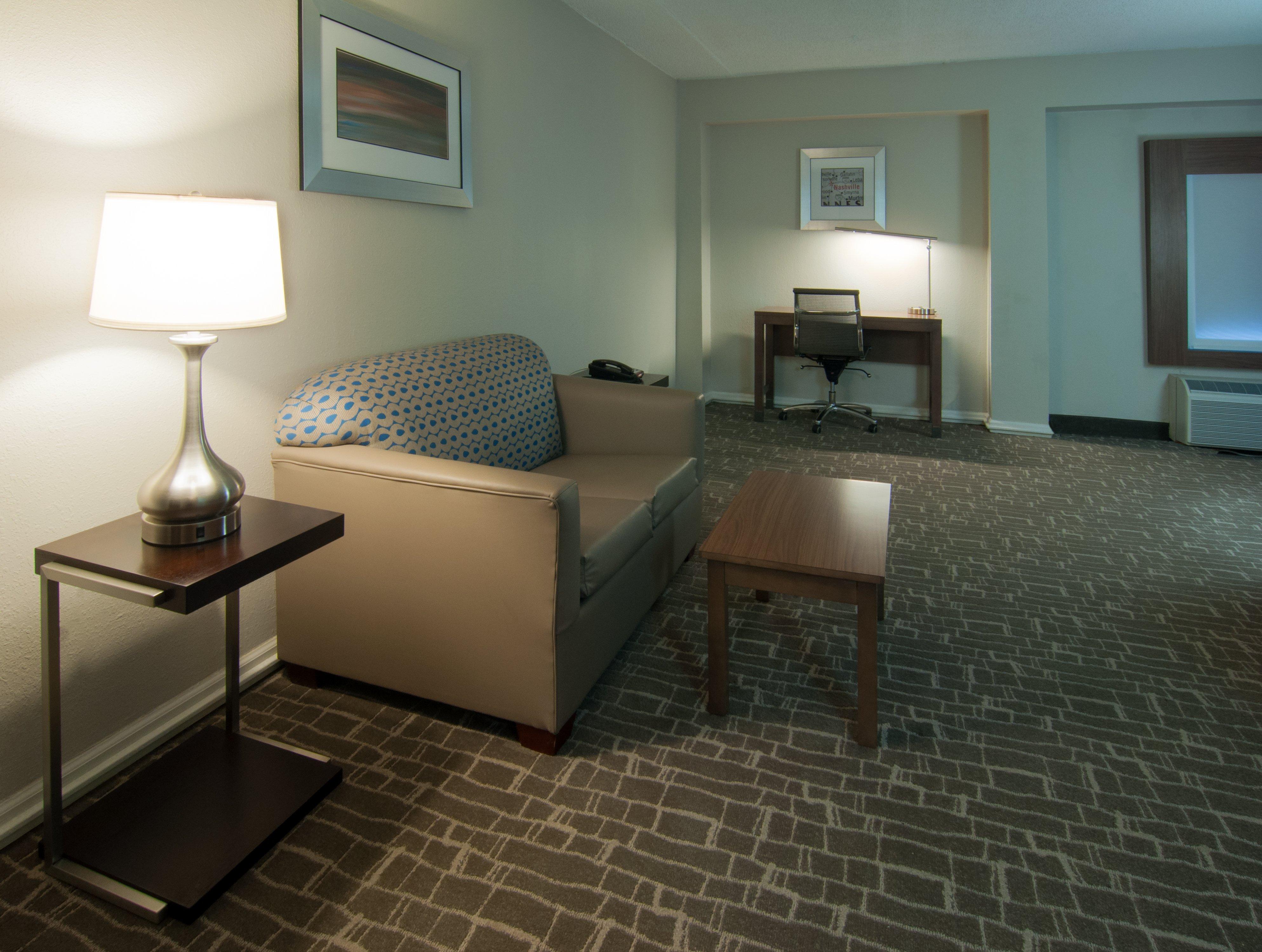 Holiday Inn Express & Suites Nashville-I-40 & I-24 Eksteriør billede