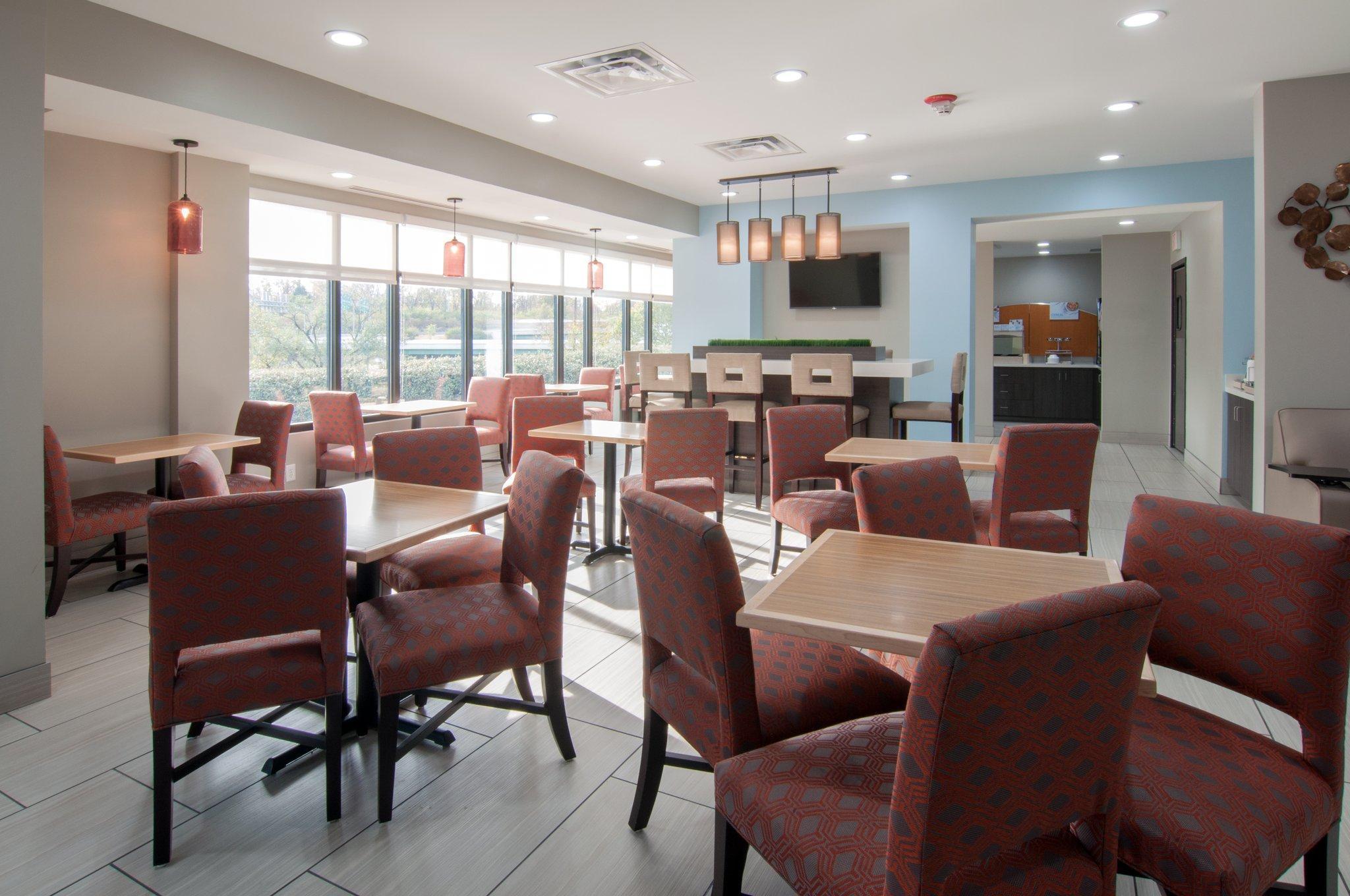 Holiday Inn Express & Suites Nashville-I-40 & I-24 Eksteriør billede