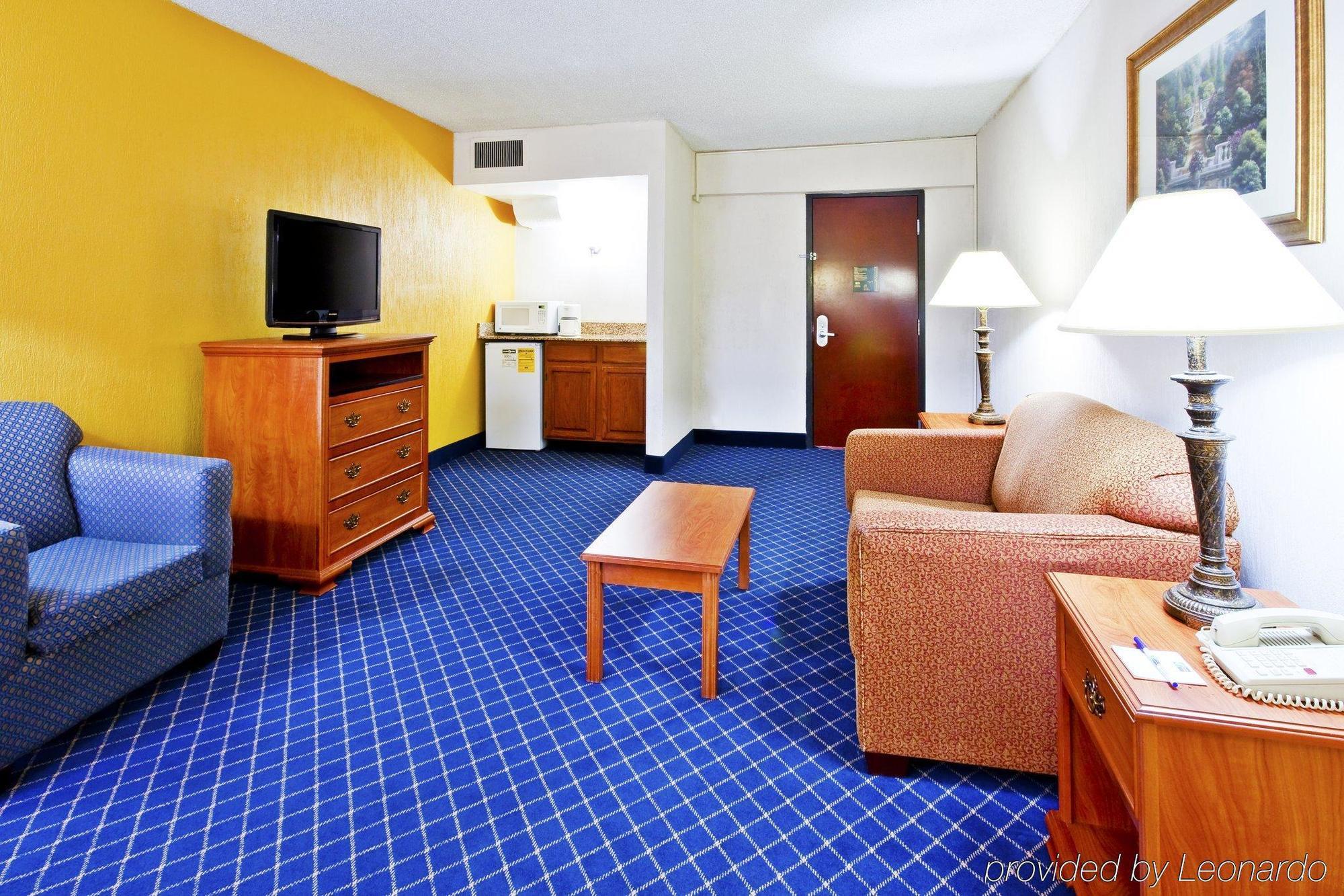 Holiday Inn Express & Suites Nashville-I-40 & I-24 Værelse billede