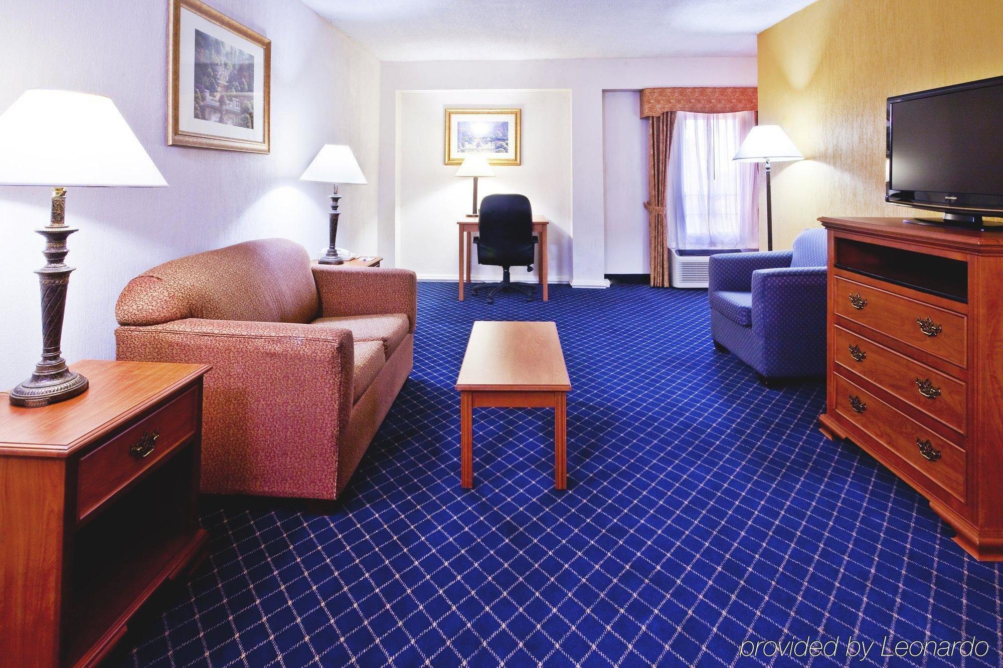 Holiday Inn Express & Suites Nashville-I-40 & I-24 Værelse billede