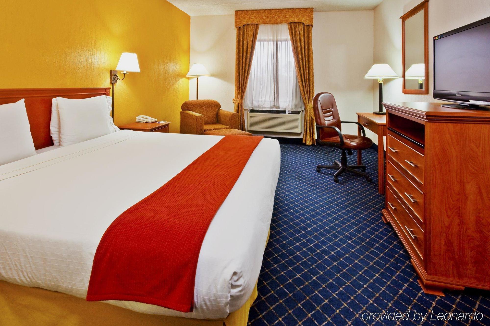 Holiday Inn Express & Suites Nashville-I-40 & I-24 Eksteriør billede