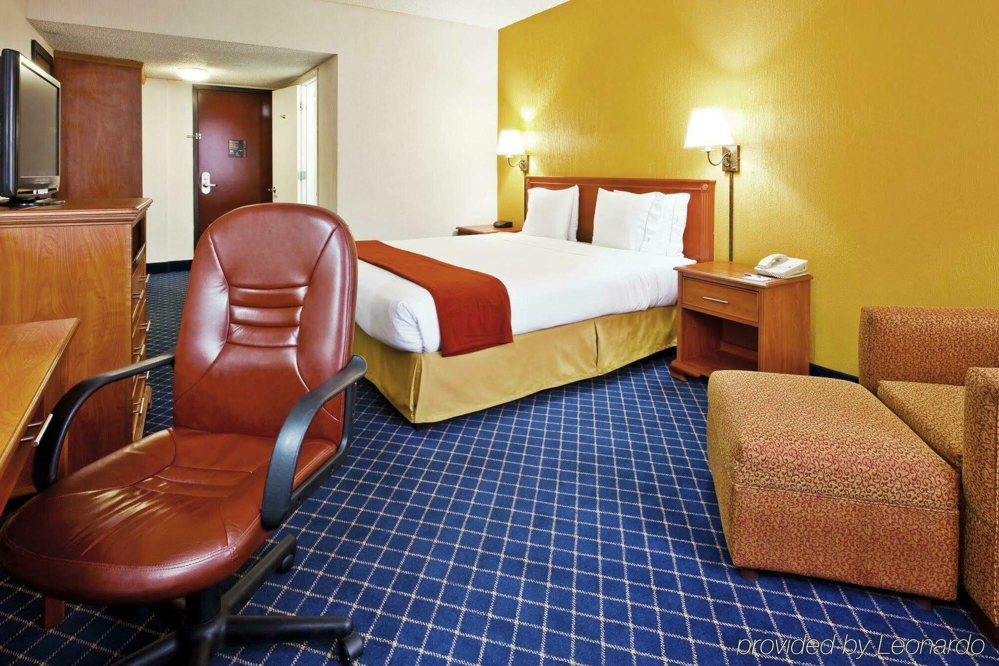 Holiday Inn Express & Suites Nashville-I-40 & I-24 Eksteriør billede